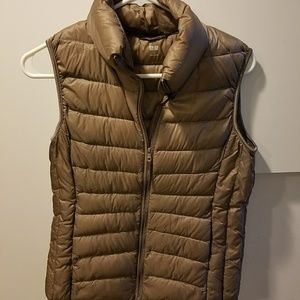 Uniqlo puffy vest